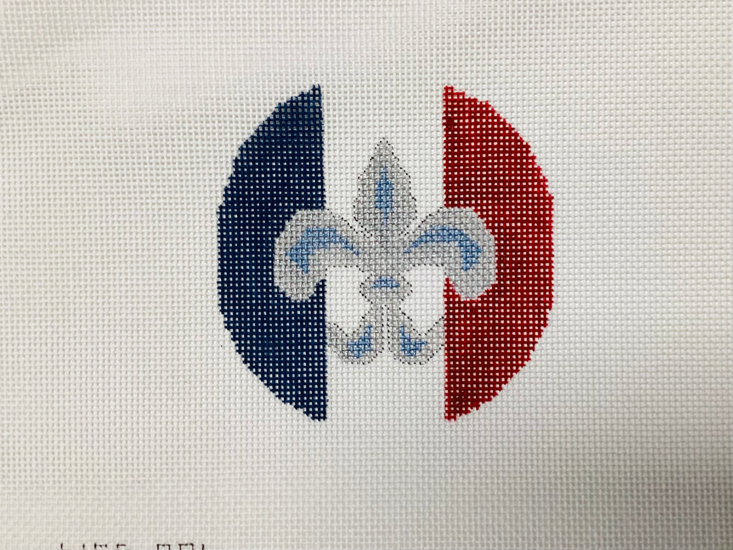 Fleur De Lys Round